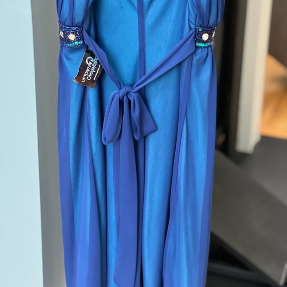 New Party Dress with tie back ribbon with fancy accents on waist size medium - Picture 6 of 8